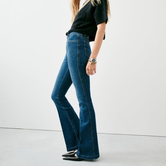 Spanx SPANXshape™ EveryWear Flare Jeans in Authentic Blue Size Large 21164R - Picture 2 of 8